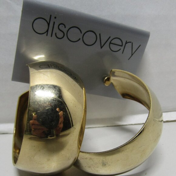 NOS Wide gold tone hoop pierced earrings Discovery - Picture 1 of 3
